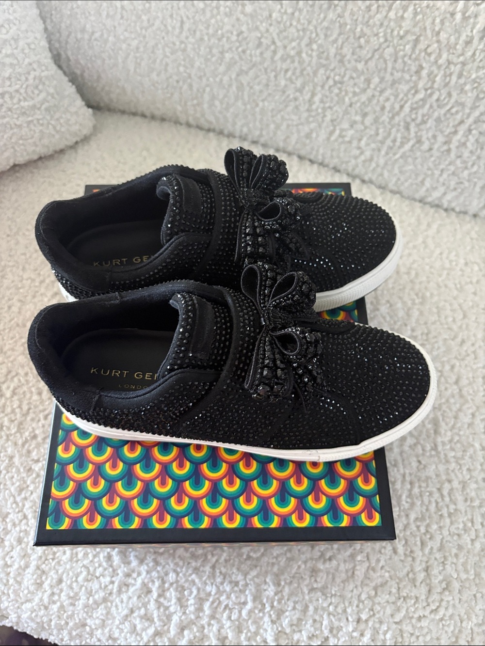 Kurt Geiger Black Rhinestone Bow Slip-On Sneakers Gorgeous!!! Sz8.5 - Picture 2 of 6